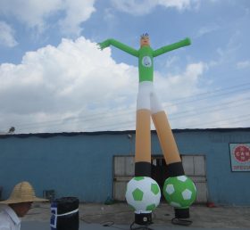 D2-131 Los bailarines de aire inflables controlan las actividades al aire libre de los hombres de fútbol