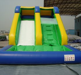 T8-1097 Deslizador inflable gigante clásico con piscina