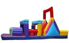 T7-209 Pista de barrera inflable gigante