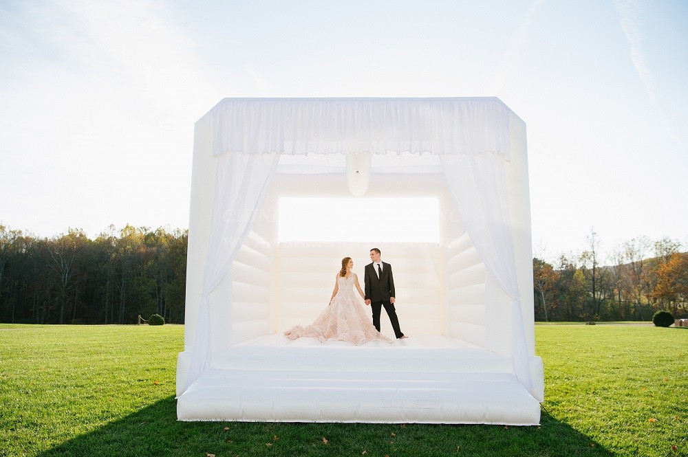 T2-3564 Giant White Wedding Bounce House